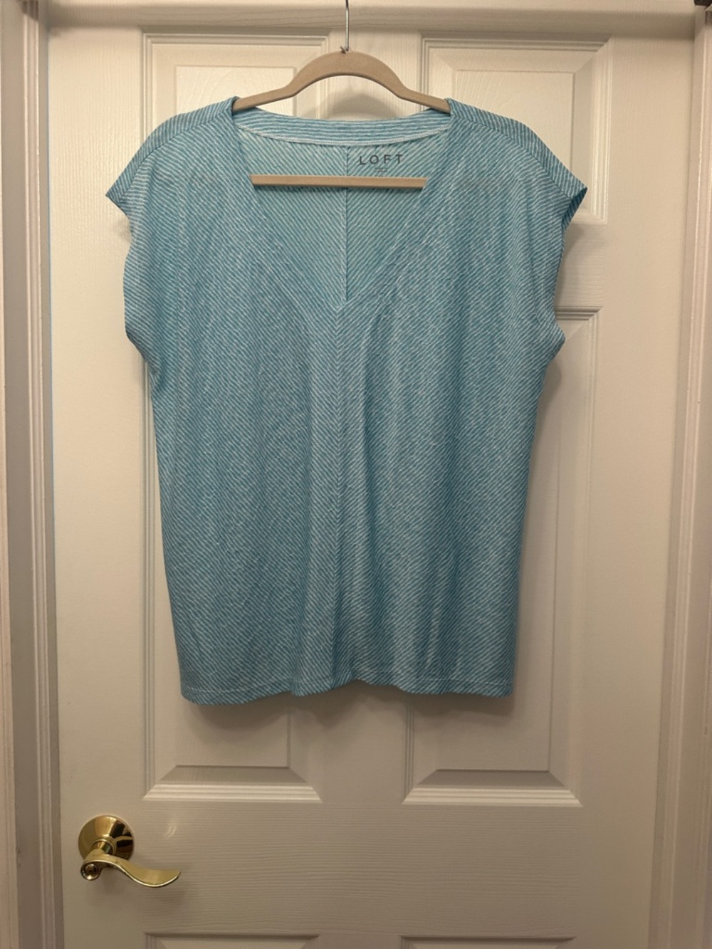 LOFT Aqua Chevron-Textured V-Neck Cap Sleeve Top Never Worn